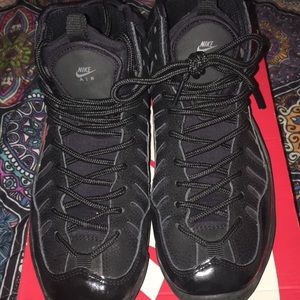 Boys 6.5 Nike air bakin